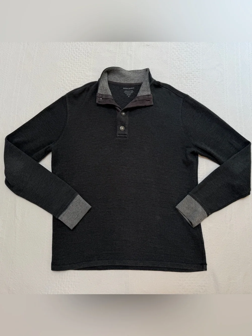 Banana Republic Gray 1/4 Button Pullover Men’s Shirt Sz Medium M Casual Sweater